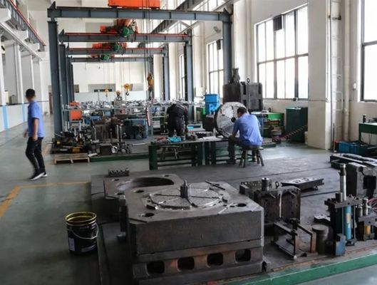 Molde de inyección de fundición a presión de aluminio molde en blanco con tecnología de revestimiento